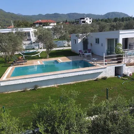 Hotel Calypso Lakeview Villas