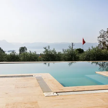 Calypso Lakeview Villas